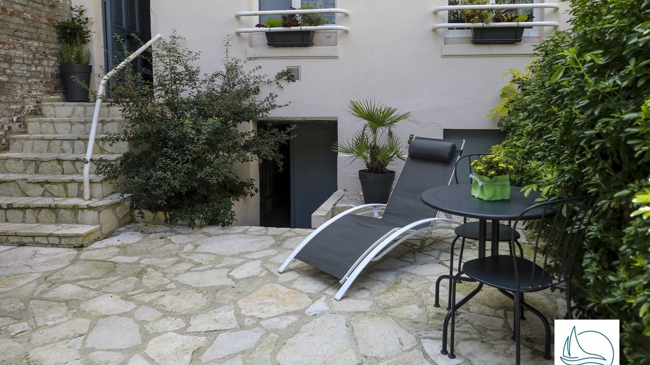 Photo of Outdoor in Anatole France Danton