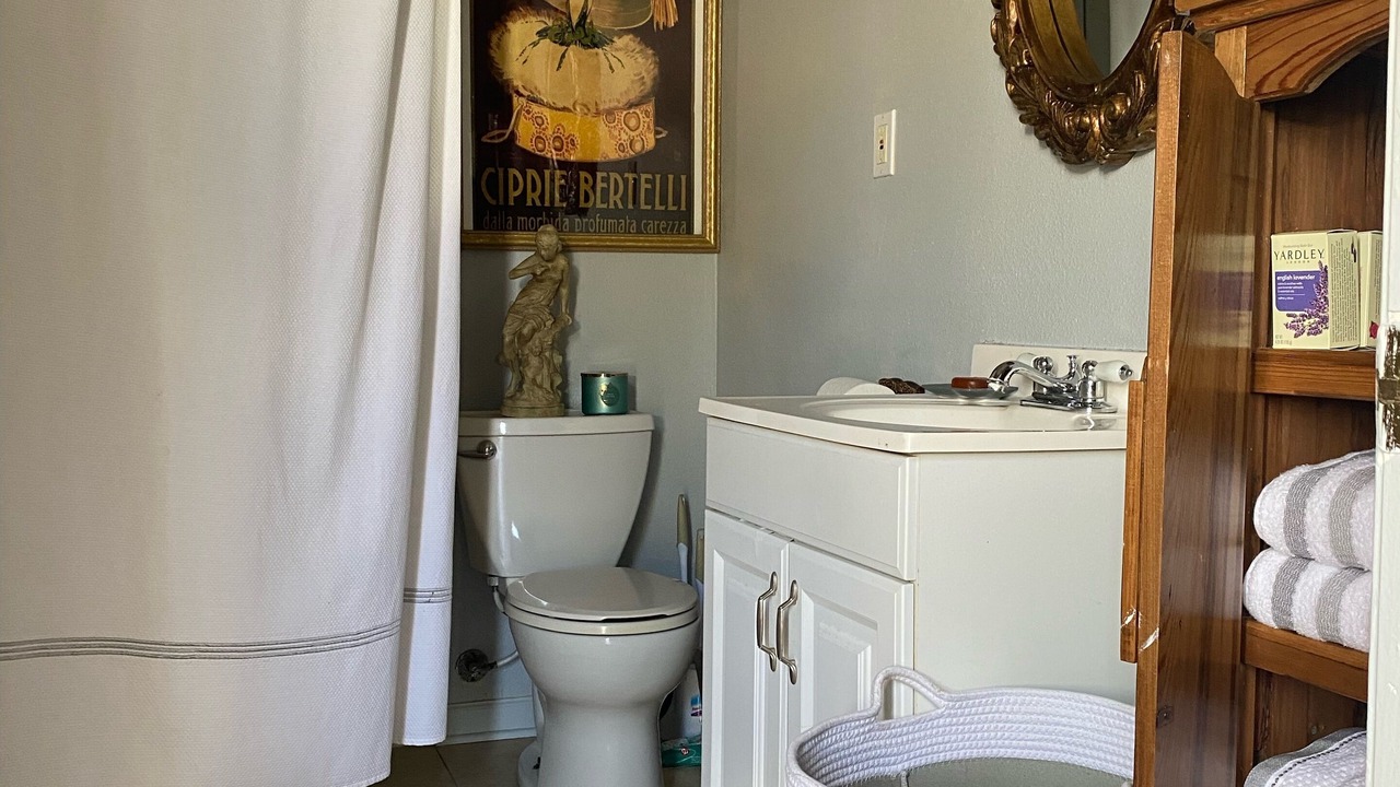 Photo of Bathroom in Kenner - Louis Armstrong International Airport