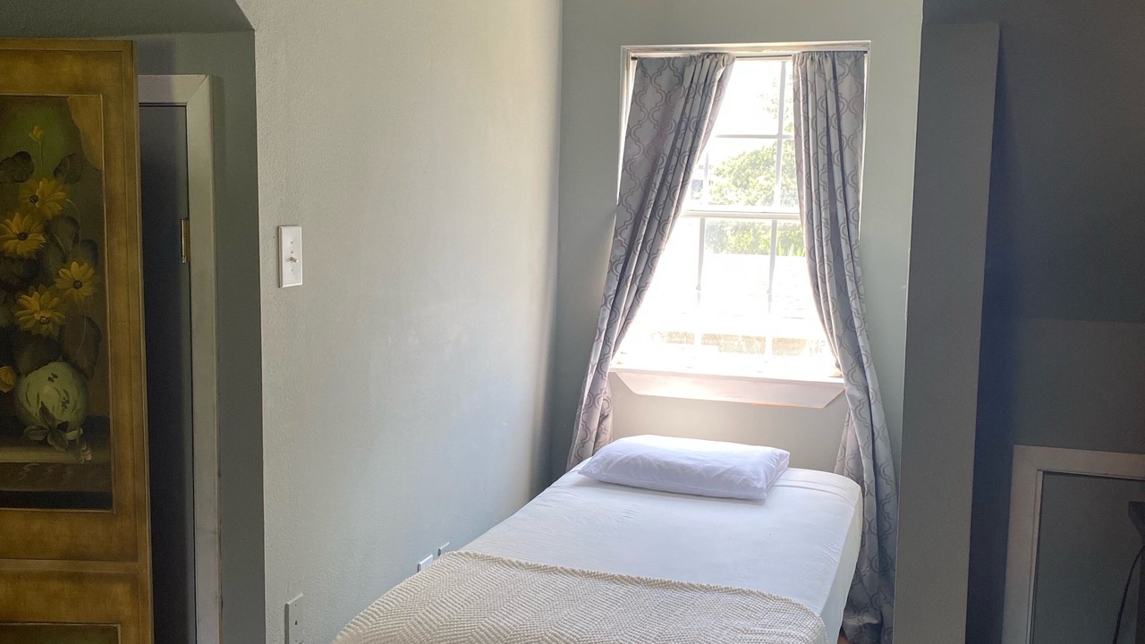 Photo of Bedroom in Kenner - Louis Armstrong International Airport