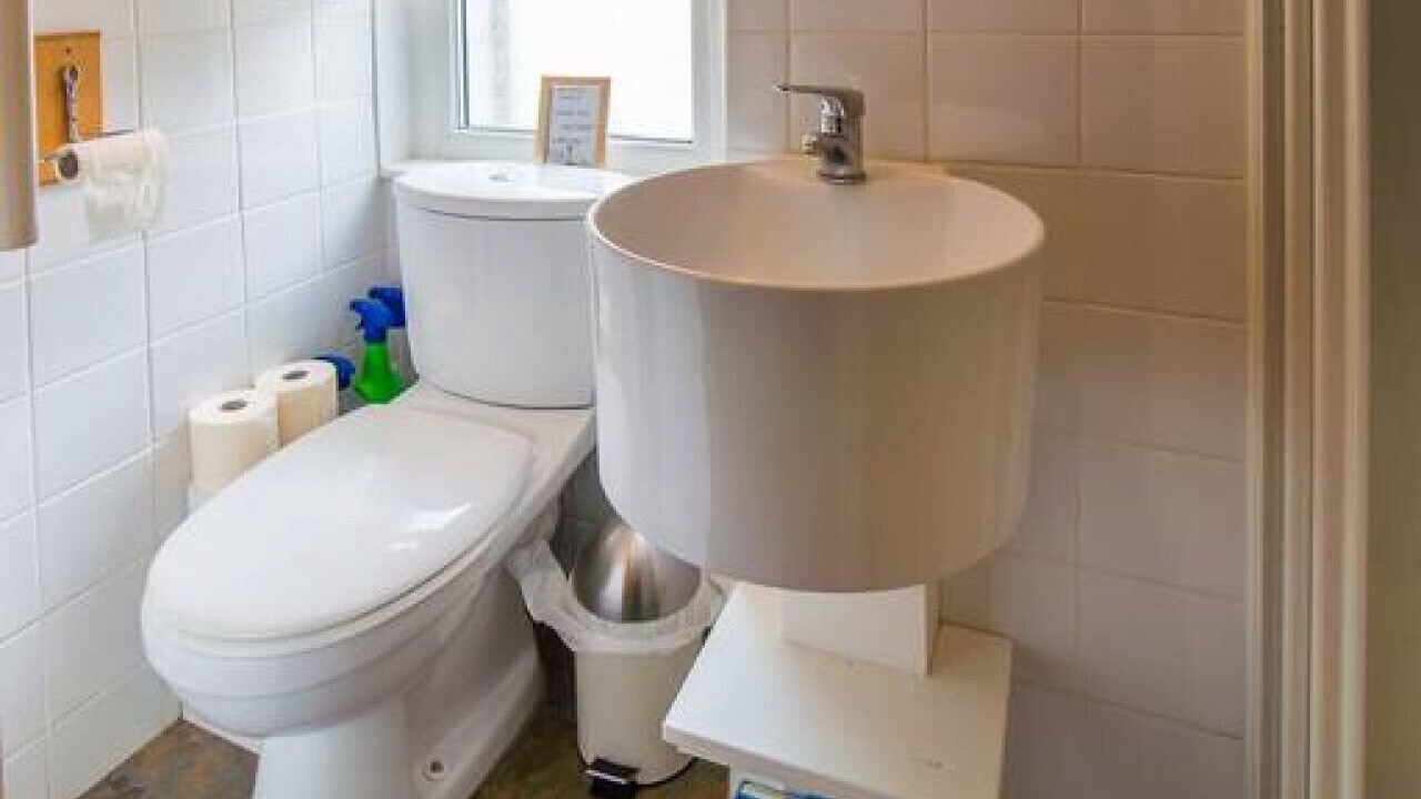 Photo of Bathroom in Looe