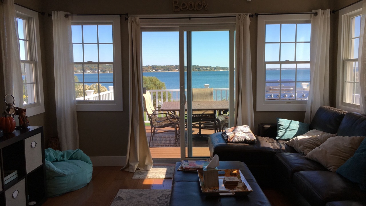Photo of Livingroom in Hampton Bays