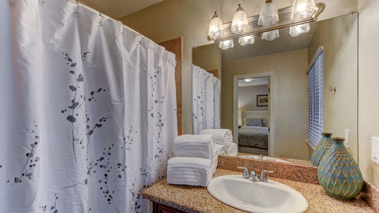 Photo of Bathroom in Rancho Oakey