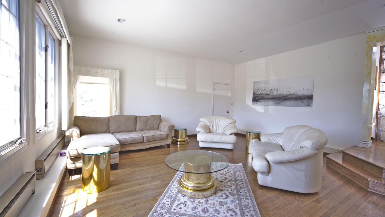 Photo of Livingroom in Potomac