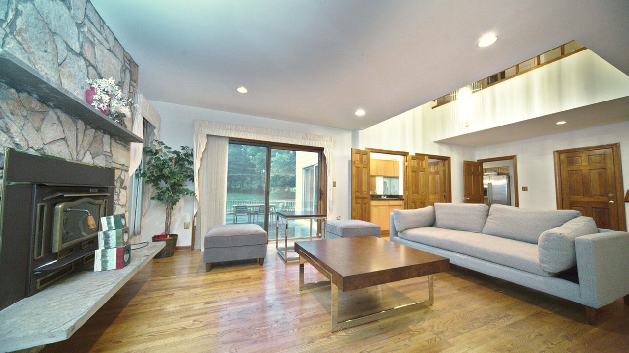 Photo of Livingroom in Potomac