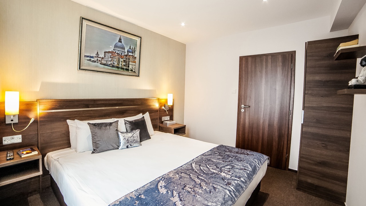 Photo of Bedroom in Thames Ditton