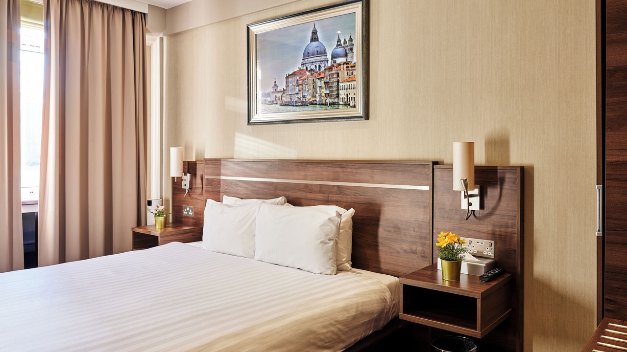 Photo of Bedroom in Thames Ditton