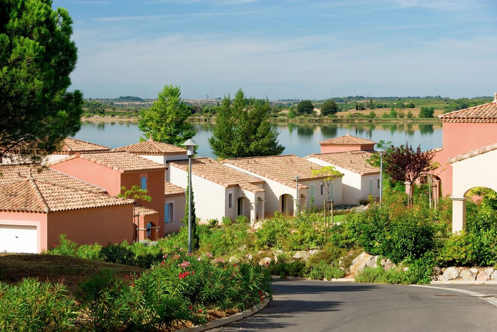 Photo of Buildings in Homps
