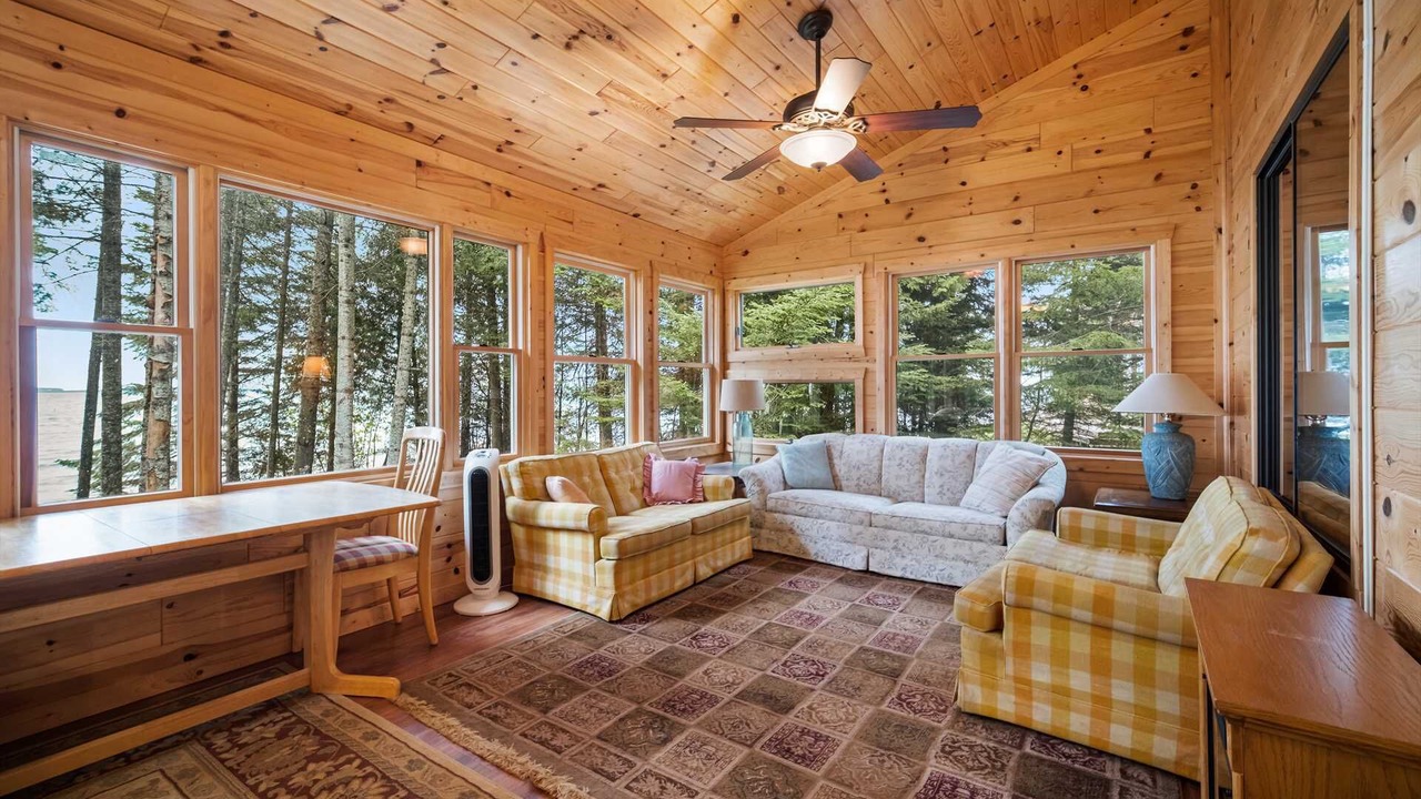 Photo of Livingroom in Mackinaw City