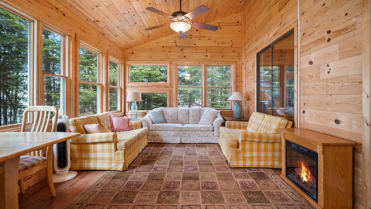 Photo of Livingroom in Mackinaw City