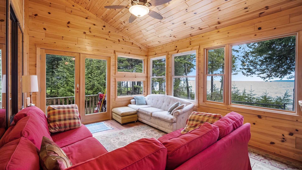 Photo of Livingroom in Mackinaw City