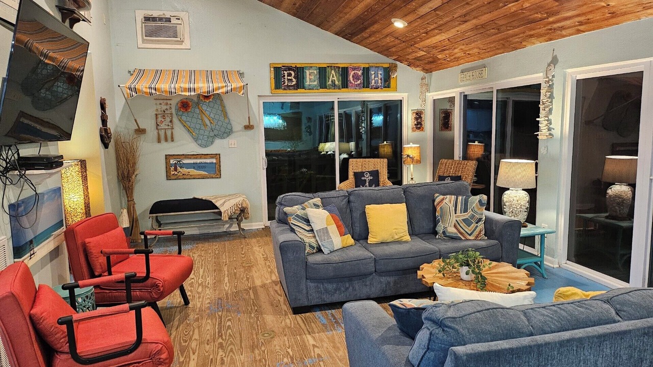 Photo of Livingroom in Terramar Beach