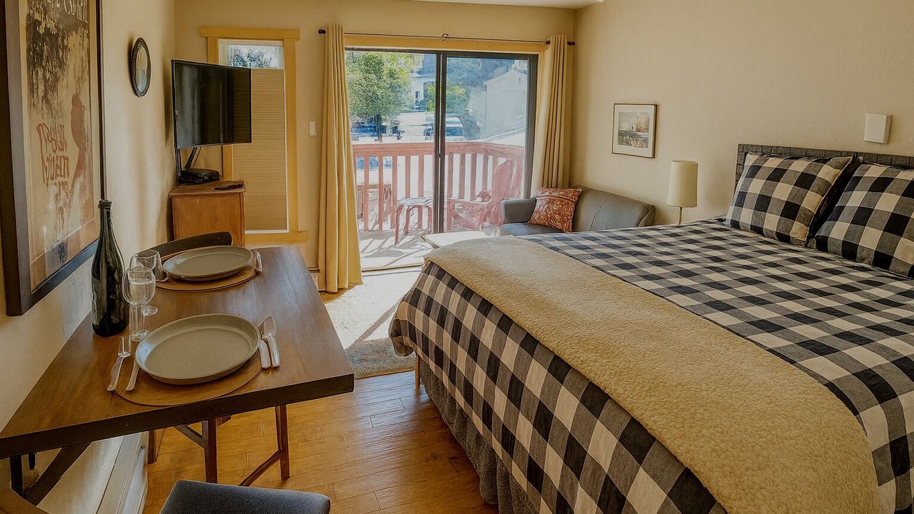 Photo of Bedroom in Four O'Clock