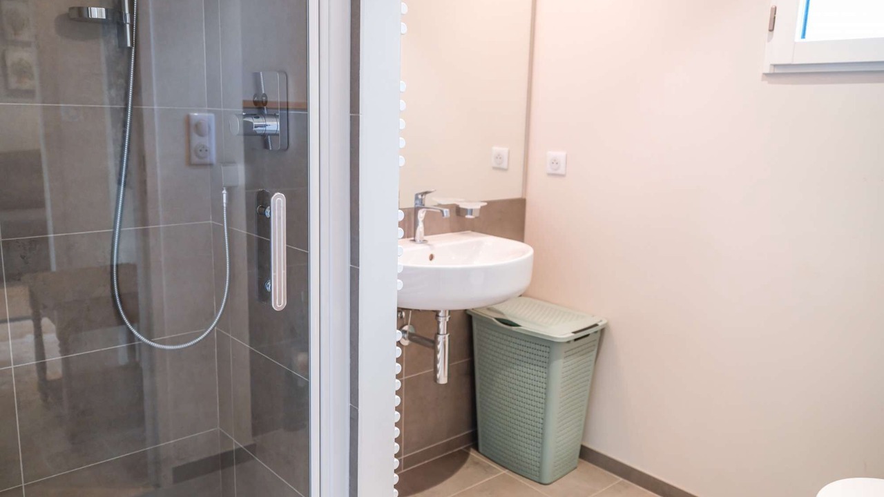Photo of Bathroom in Castelnau-de-Montmiral