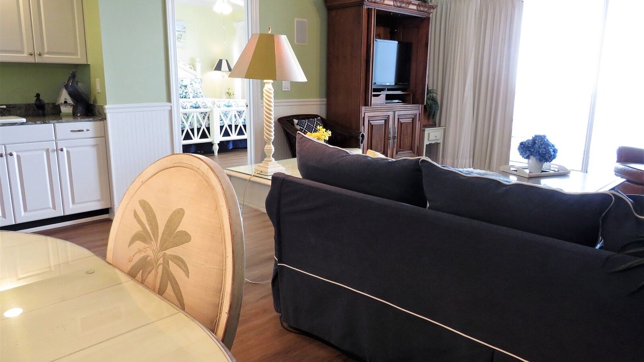 Photo of Livingroom in Biltmore Beach
