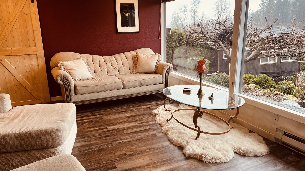 Photo of Livingroom in Island Station