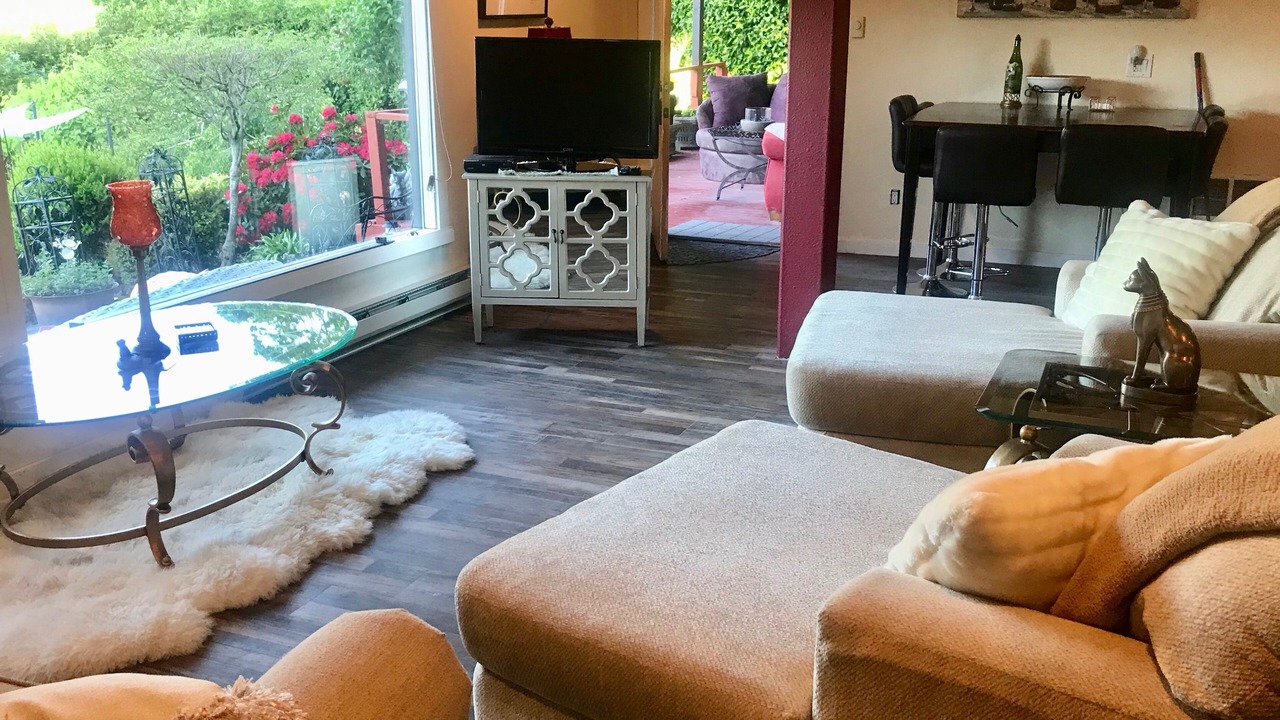Photo of Livingroom in Island Station