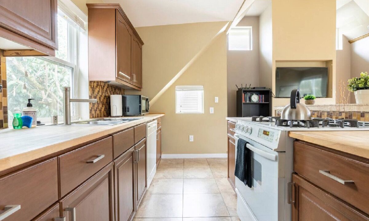 Photo of Kitchen in Southeast Magnolia