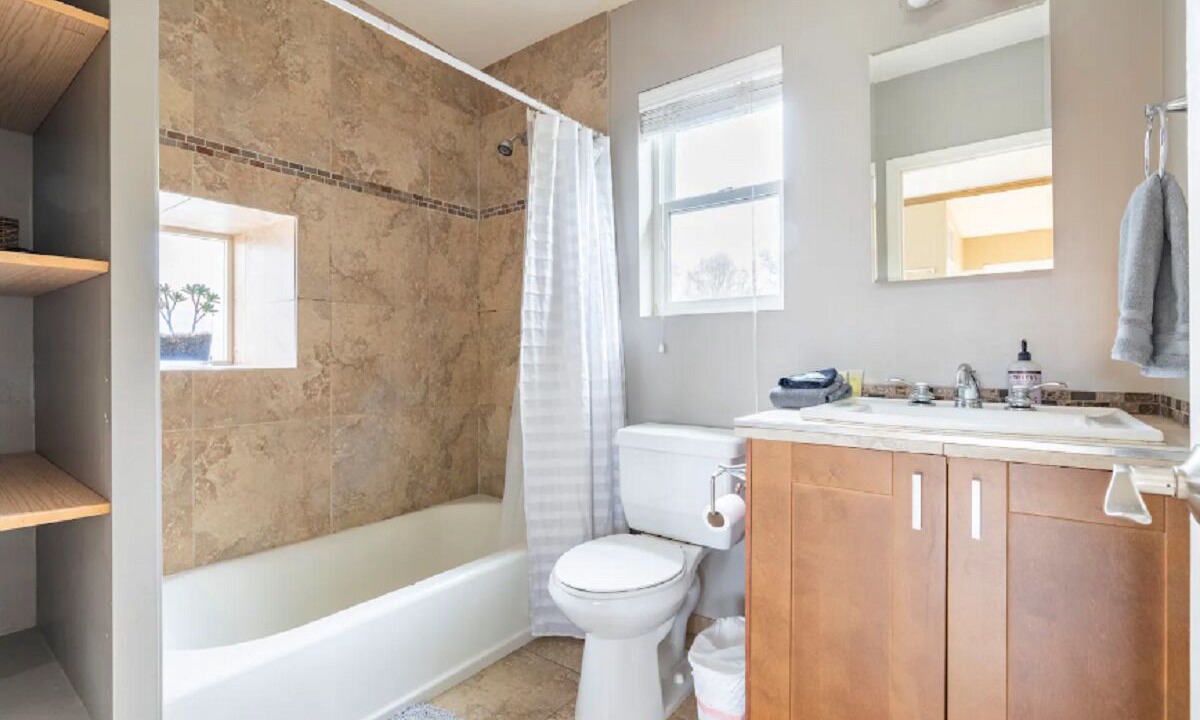 Photo of Bathroom in Southeast Magnolia