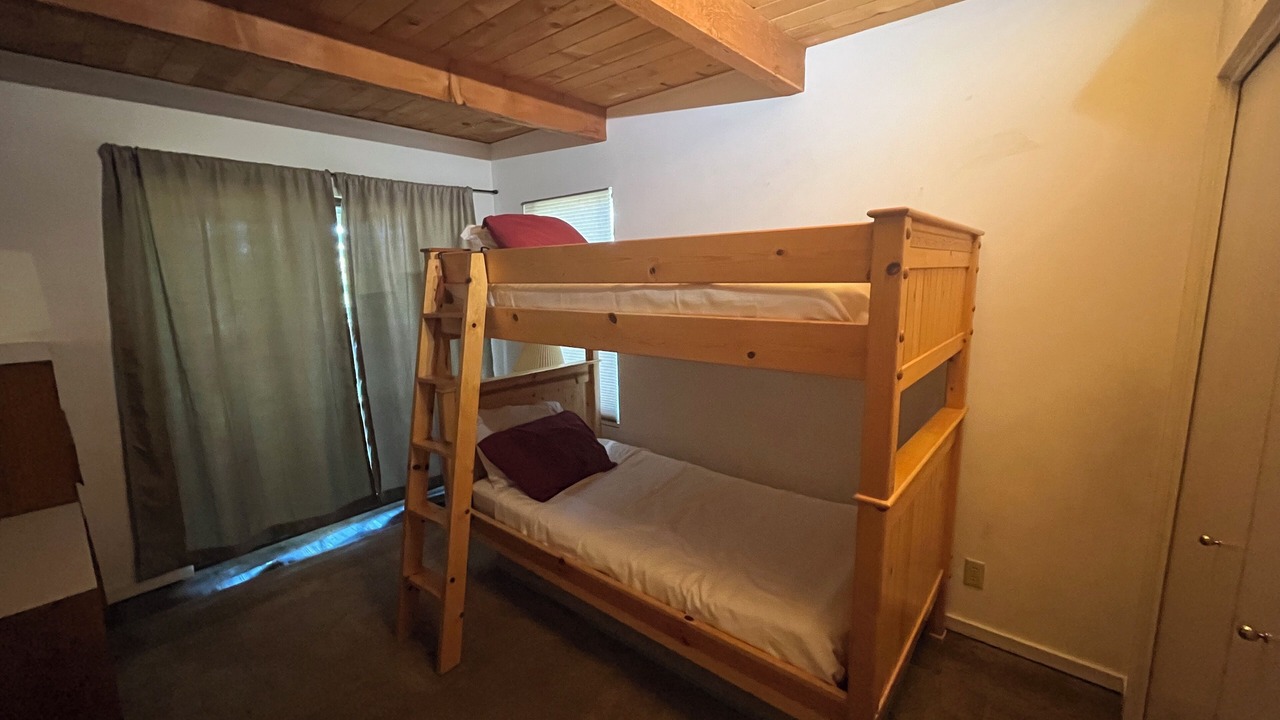 Photo of Bedroom in Lake Forest