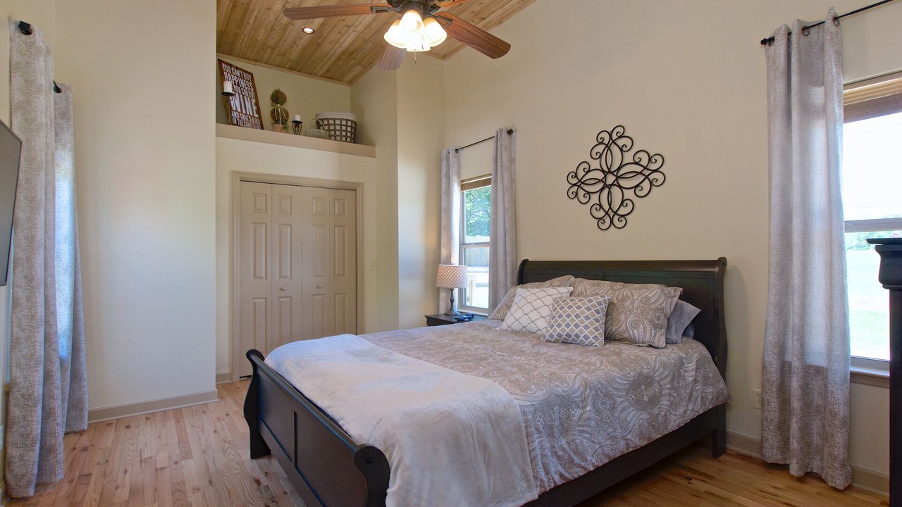 Photo of Bedroom in Graysville