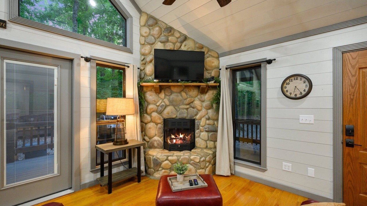 Photo of Livingroom in Broken Bow