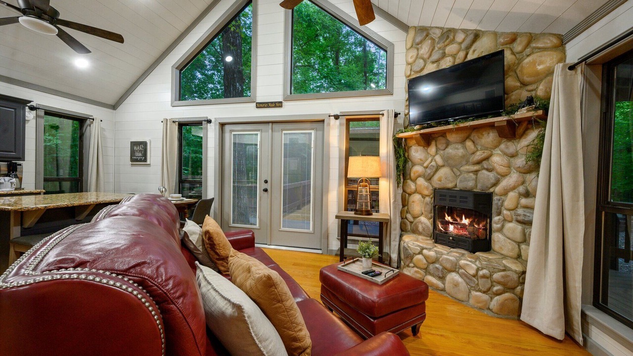 Photo of Livingroom in Broken Bow