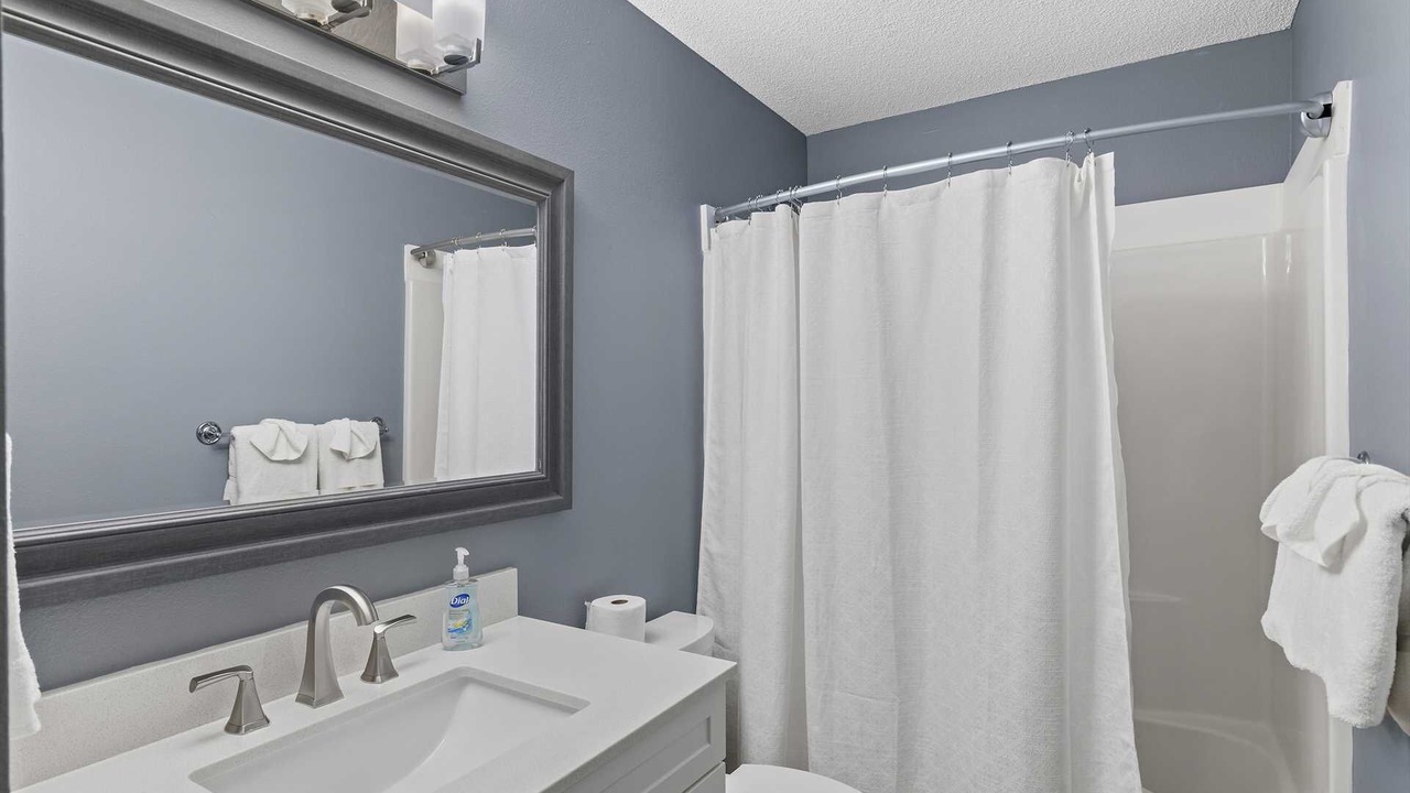 Photo of Bathroom in Avalon Beach Estates