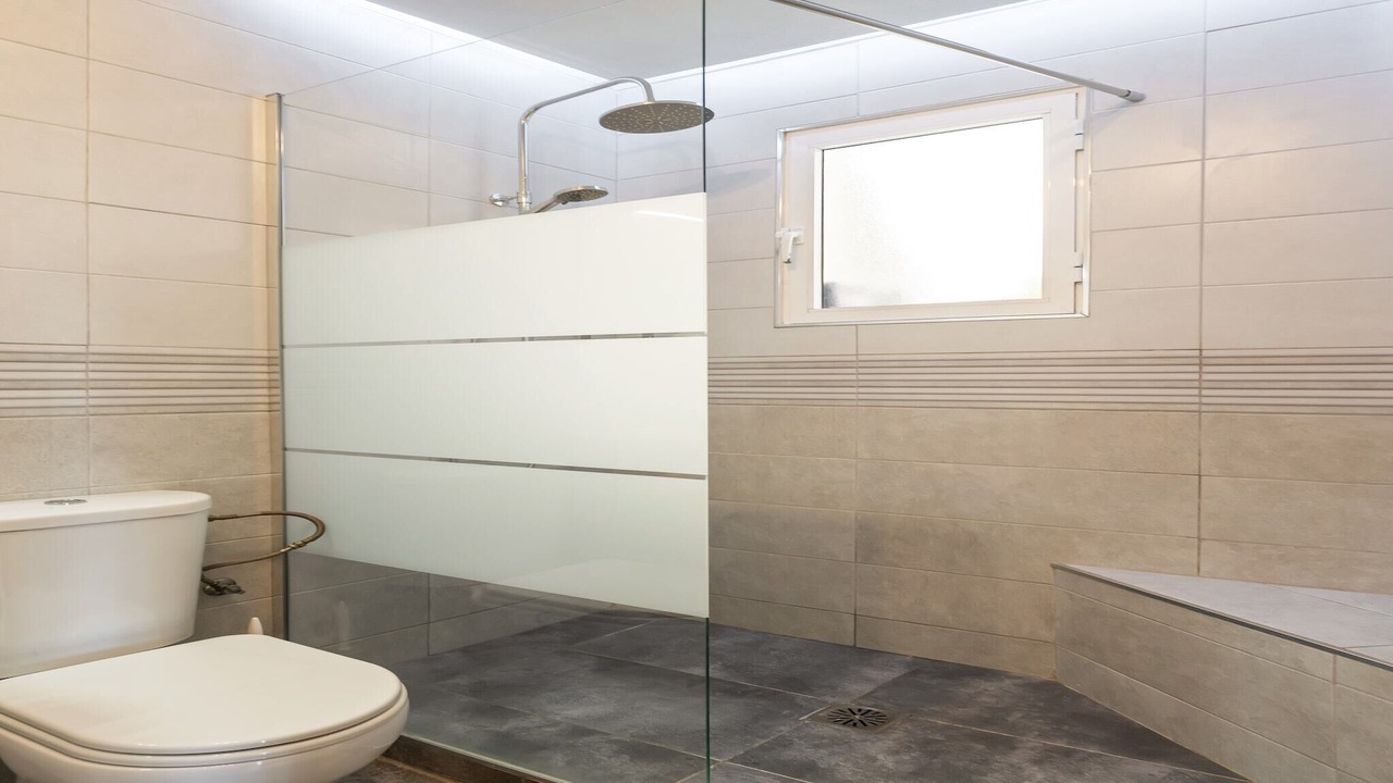 Photo of Bathroom in Lo Crispin
