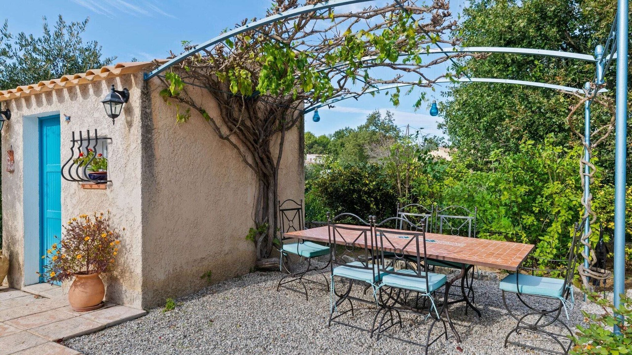 Photo of Outdoor in Lambesc