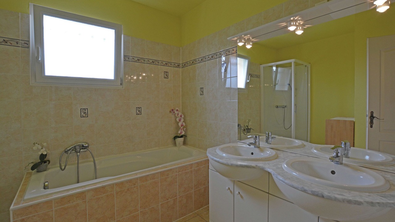 Photo of Bathroom in Saint-Laurent-de-Carnols