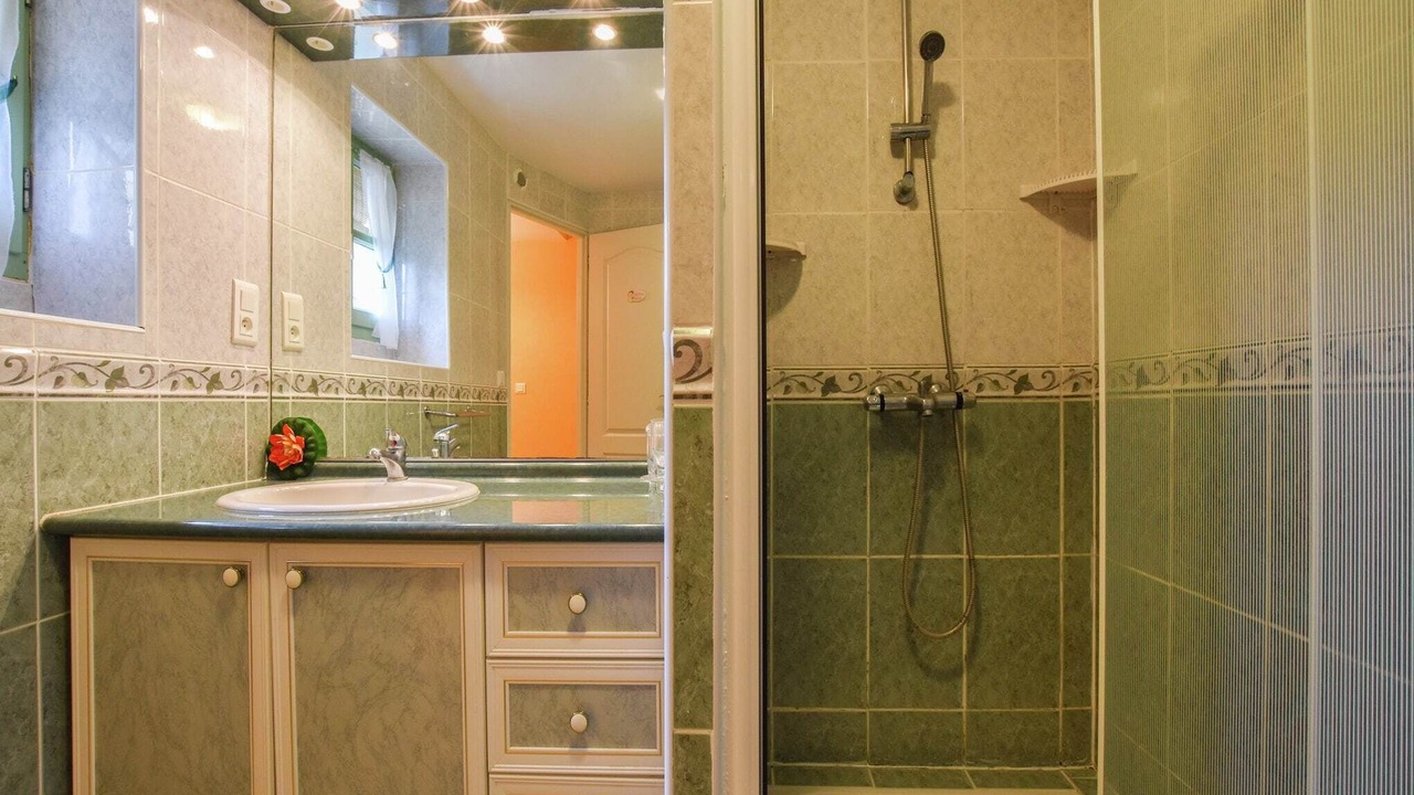 Photo of Bathroom in Thedirac