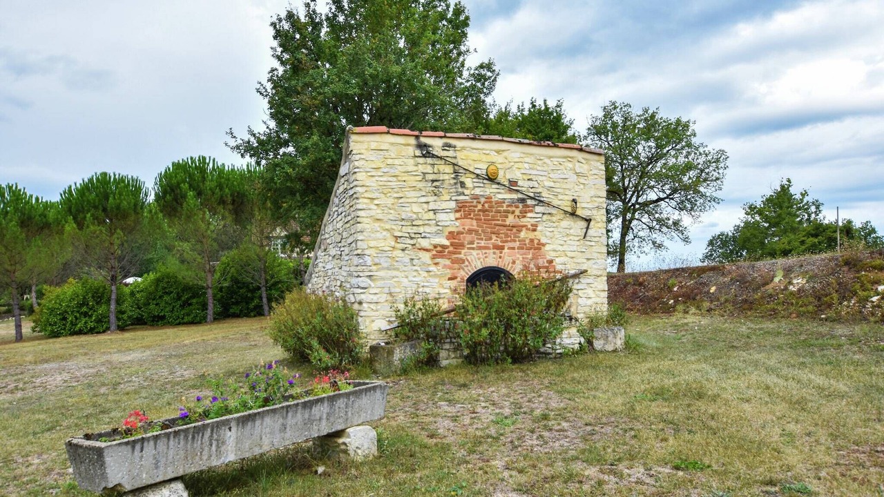 Photo of Outdoor in Thedirac