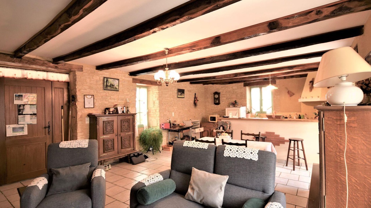 Photo of Livingroom in Thedirac