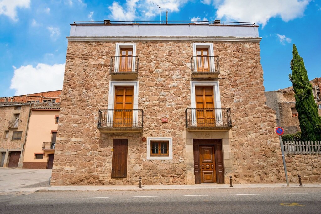 Photo of Buildings in Pira