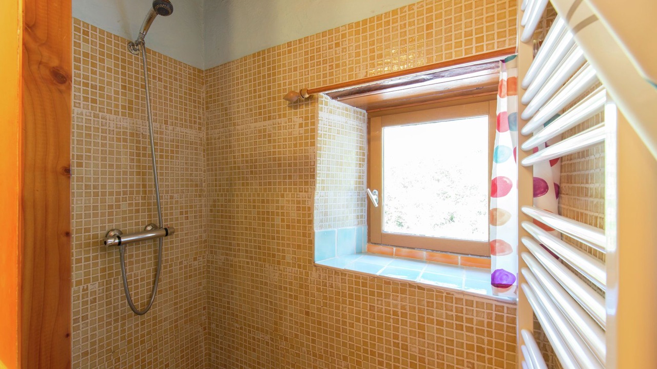 Photo of Bathroom in Saint Alban Auriolles