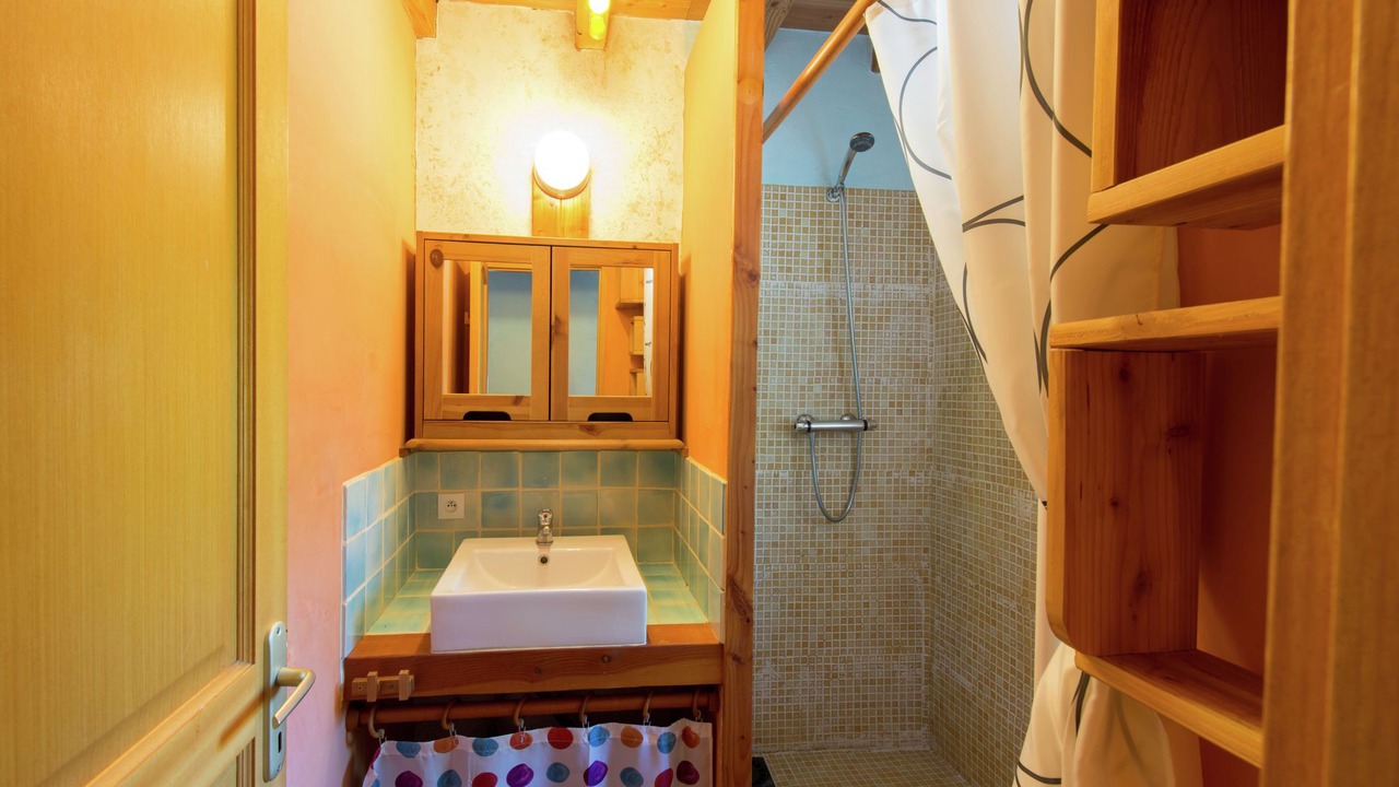 Photo of Bathroom in Saint Alban Auriolles