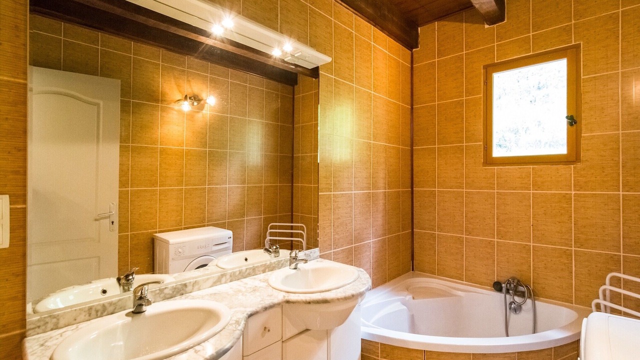 Photo of Bathroom in Blanquefort-sur-Briolance