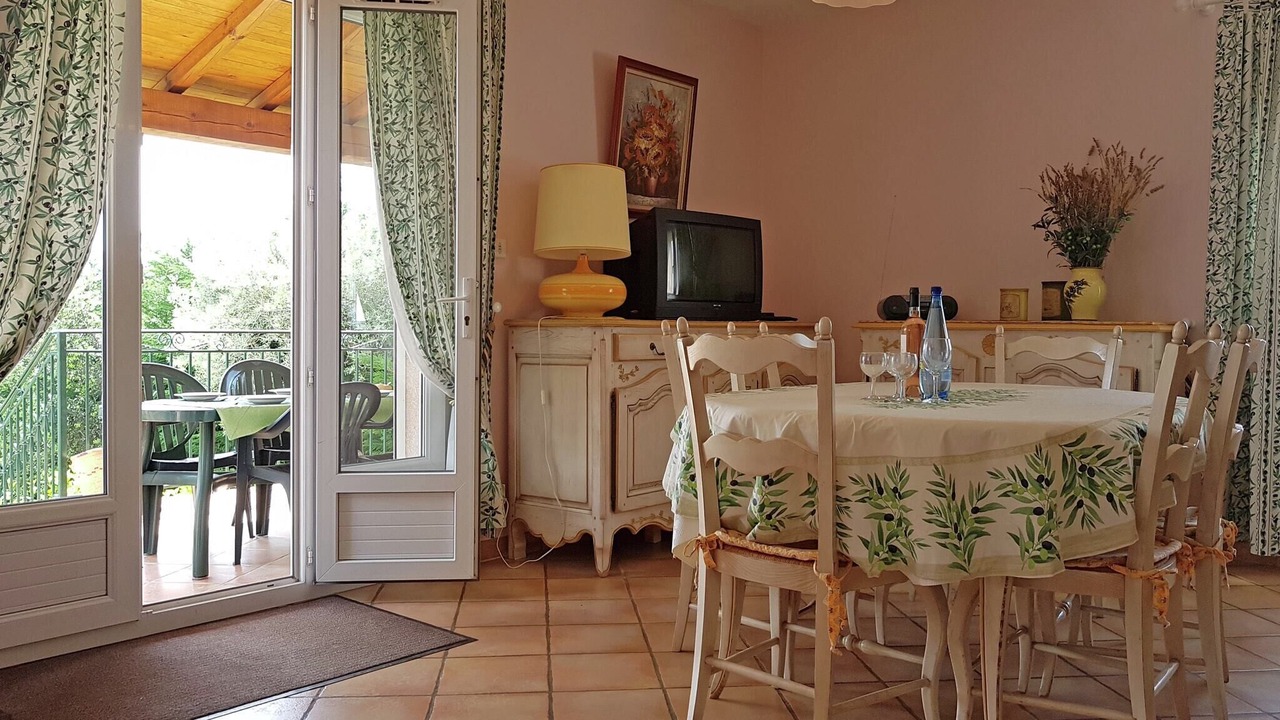 Photo of Livingroom in Saint-Laurent-de-Carnols