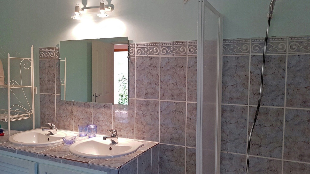 Photo of Bathroom in Saint-Laurent-de-Carnols