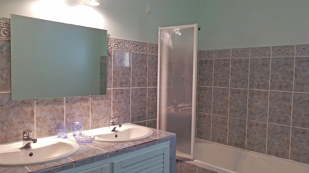 Photo of Bathroom in Saint-Laurent-de-Carnols