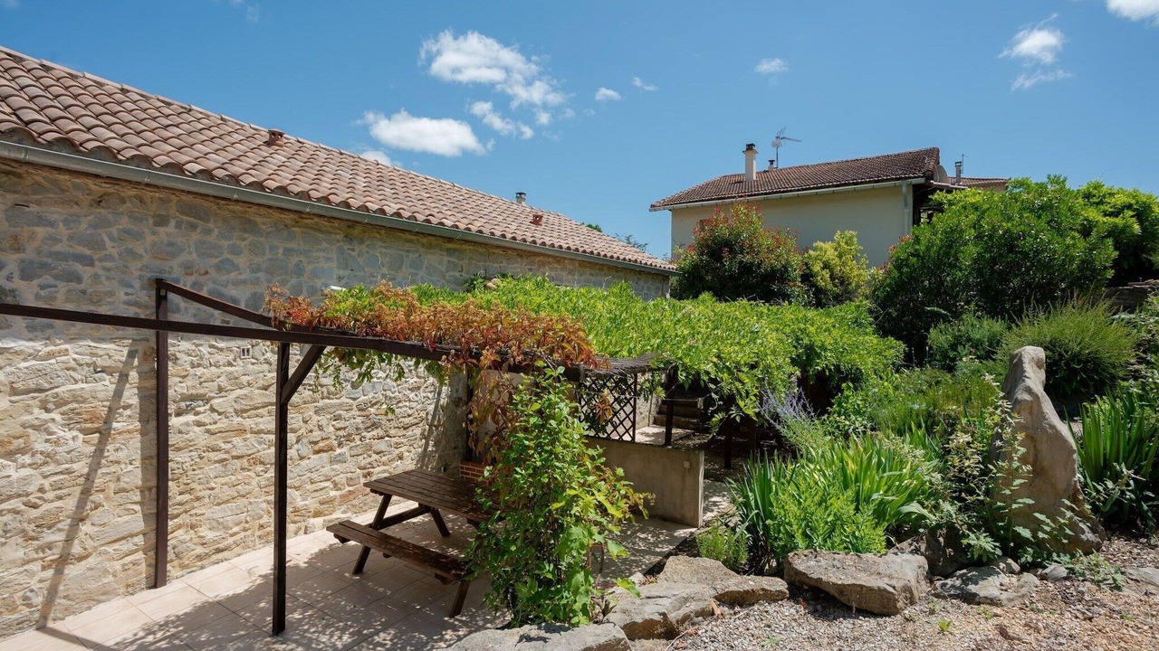 Photo of Outdoor in Courry