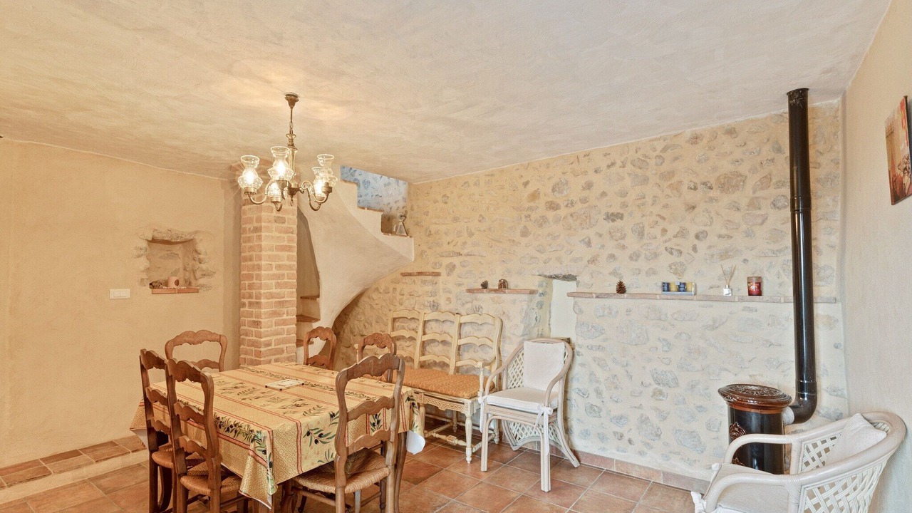 Photo of Livingroom in Les Mages