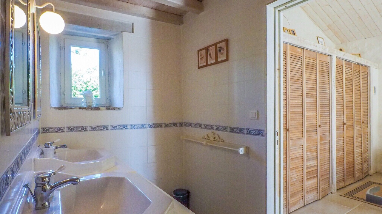 Photo of Bathroom in Saint-Laurent-de-la-Salle