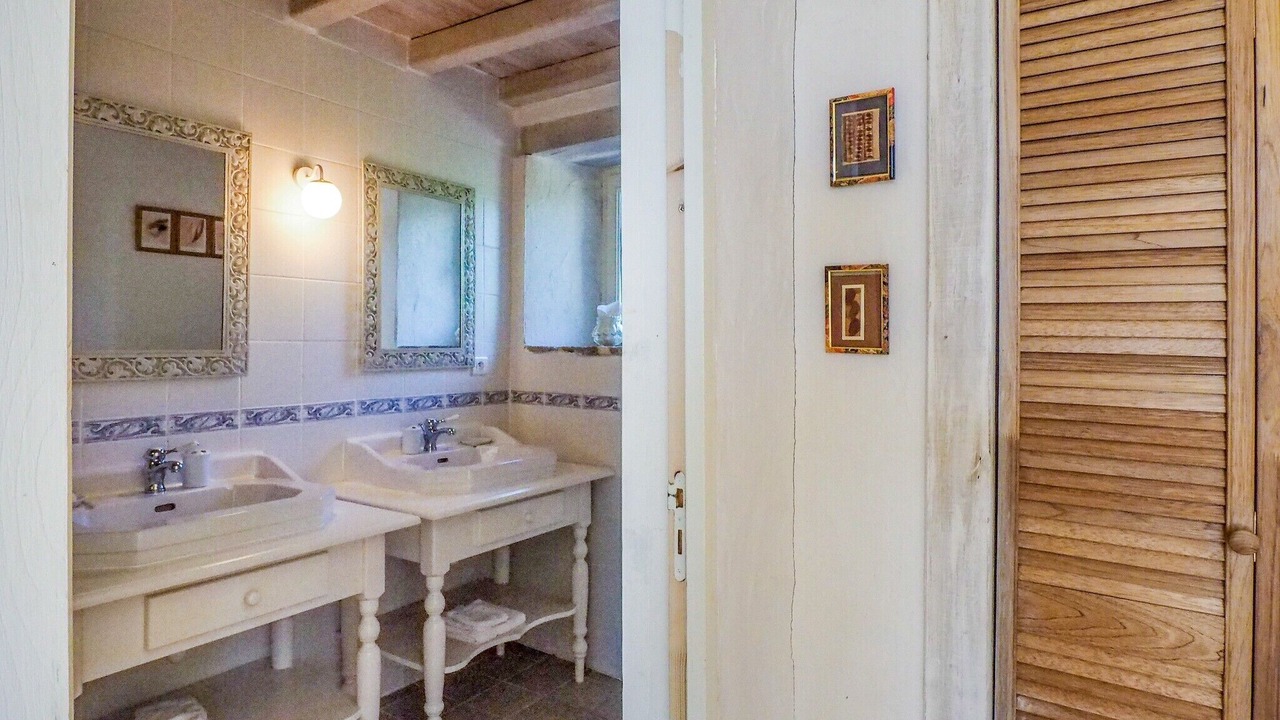 Photo of Bathroom in Saint-Laurent-de-la-Salle