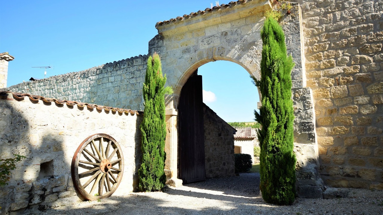 Photo of Outdoor in Bon-Encontre