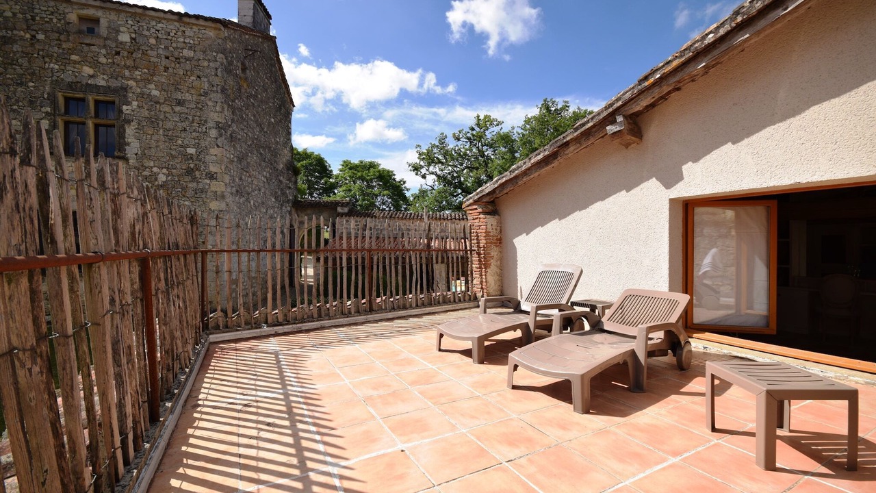 Photo of Patio Balcony in Bon-Encontre
