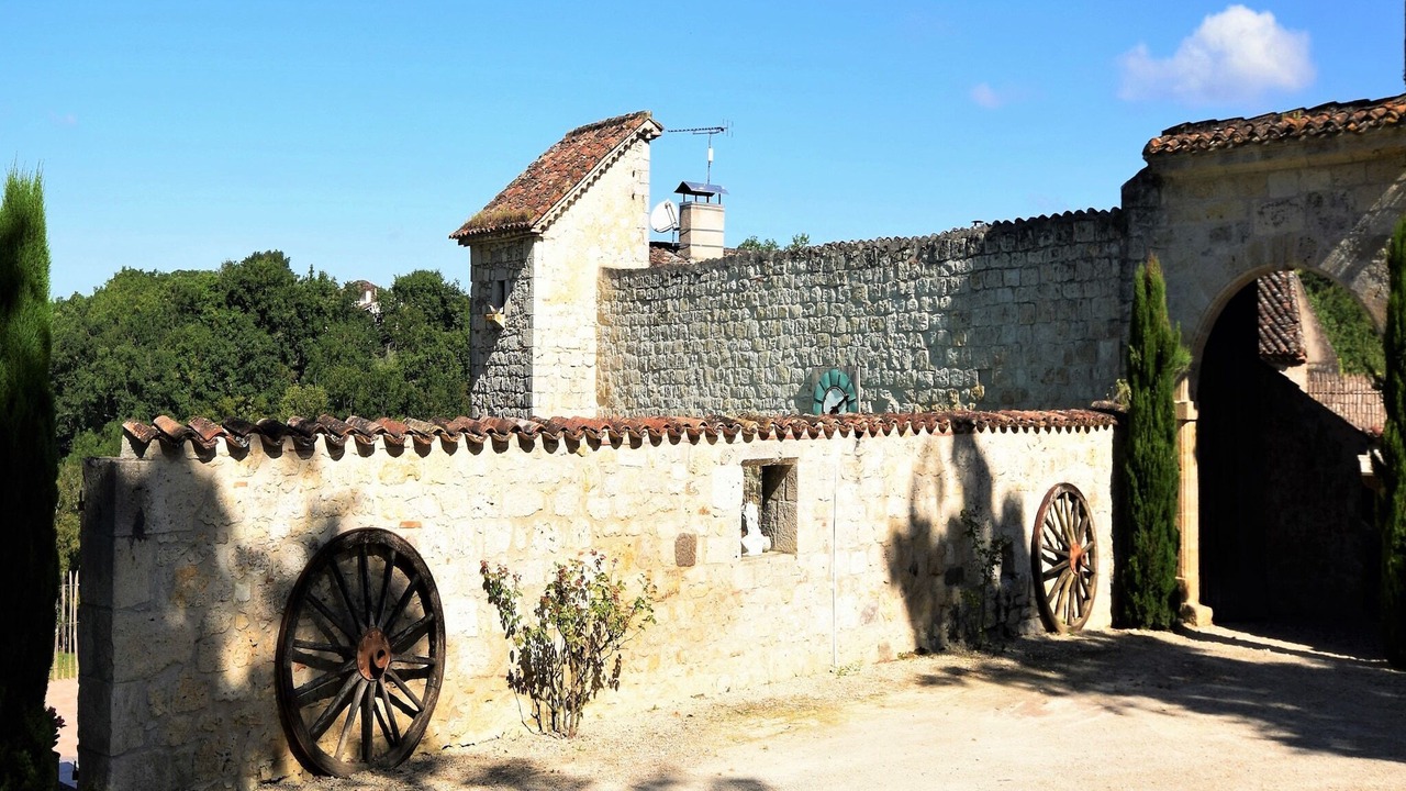 Photo of Outdoor in Bon-Encontre