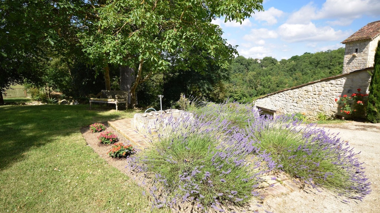 Photo of Outdoor in Bon-Encontre