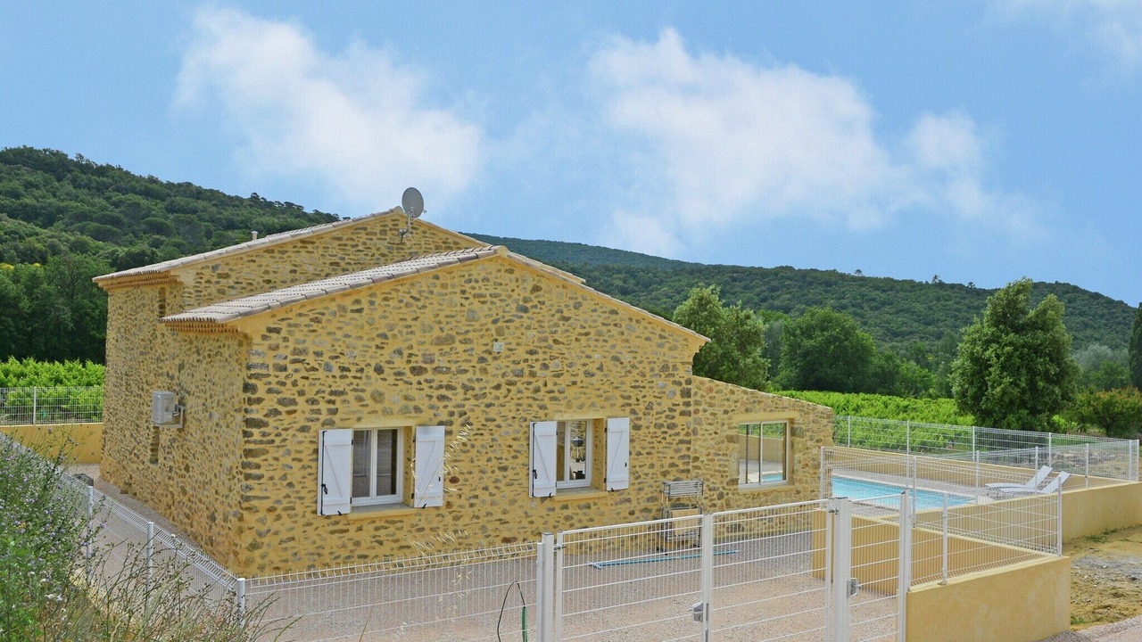 Photo of Outdoor in Saint-Laurent-de-Carnols