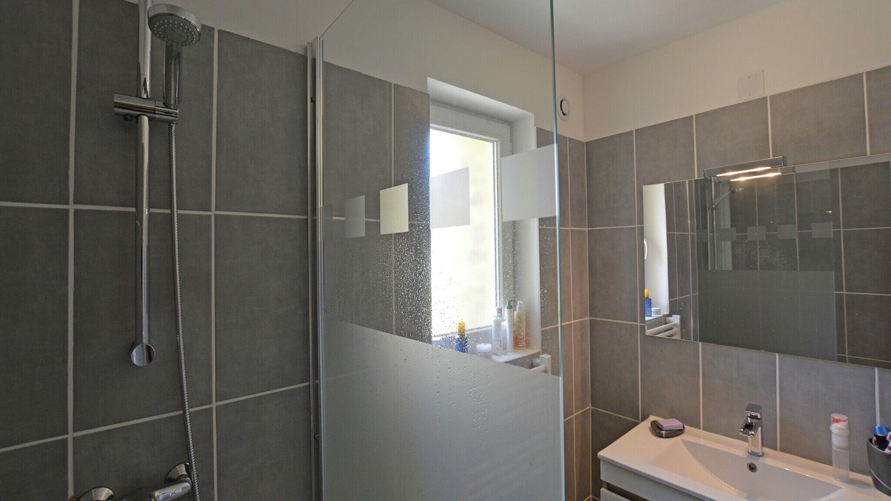 Photo of Bathroom in Saint-Laurent-de-Carnols